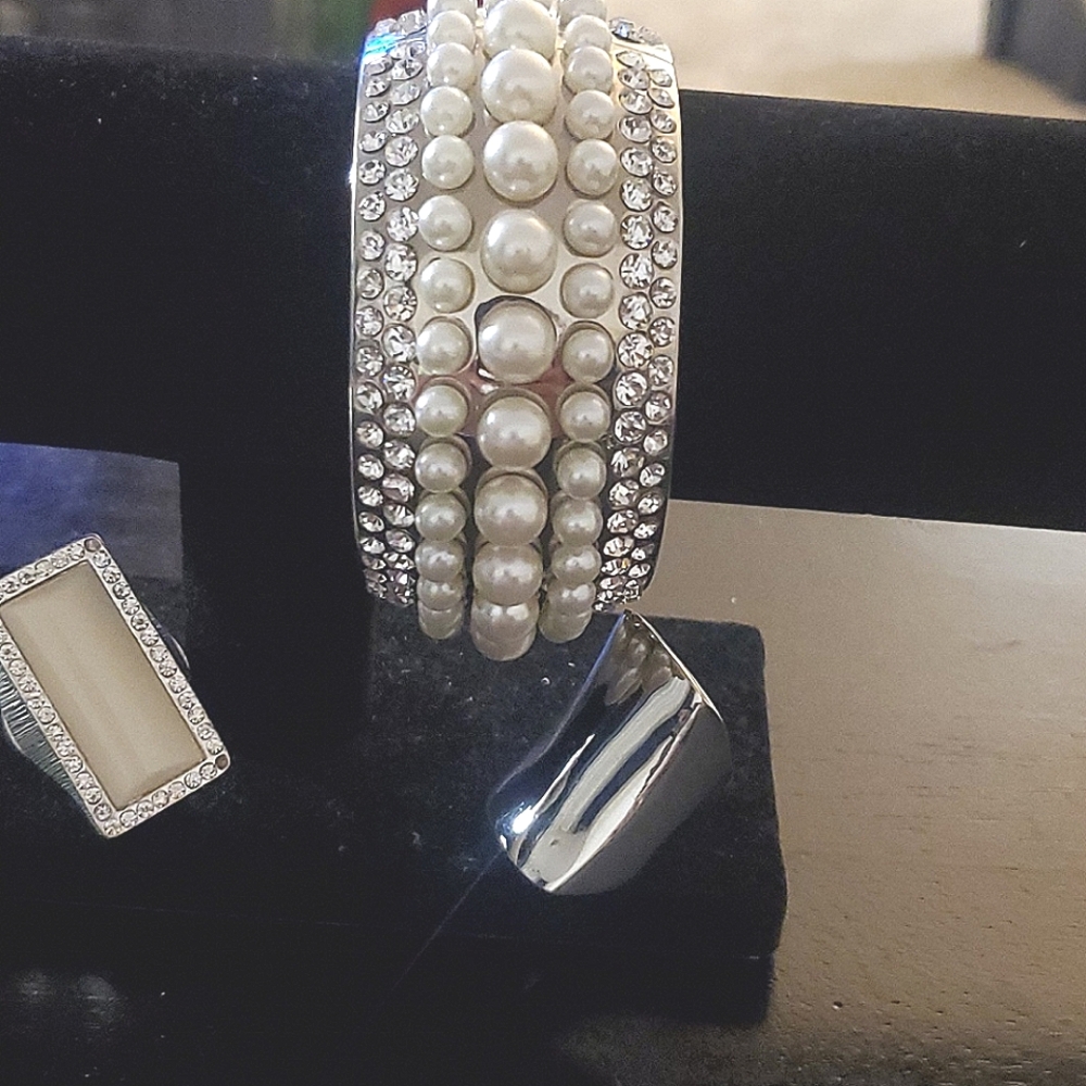Pearl studded bracelet 2 rings